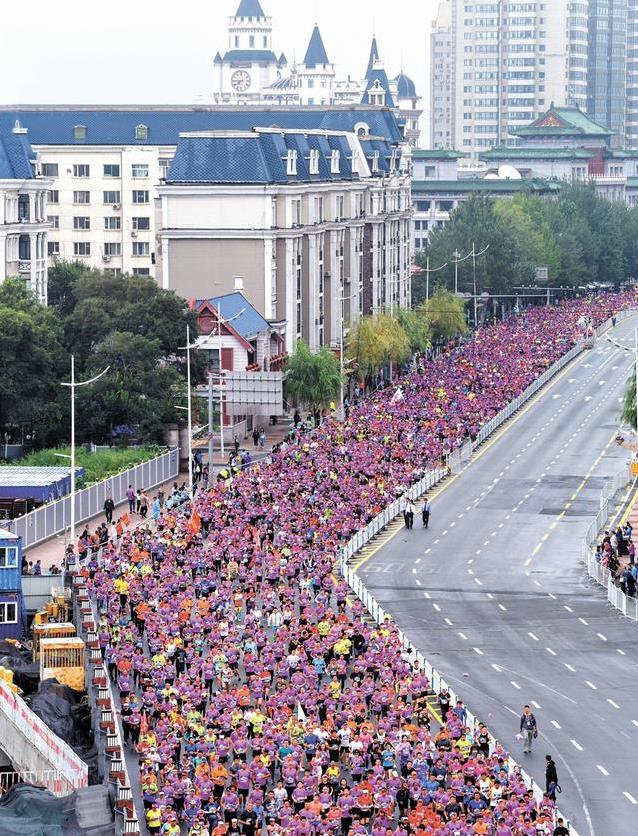 这场马拉松, 亿元的消费, 还有志愿者