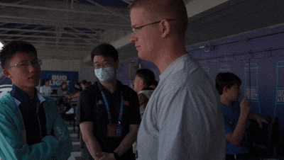 主席提出, 校室内体育, 来到了美国