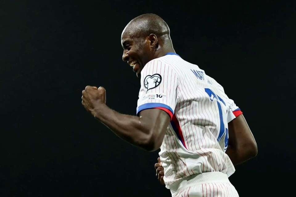 更衣室的影 更衣室的影