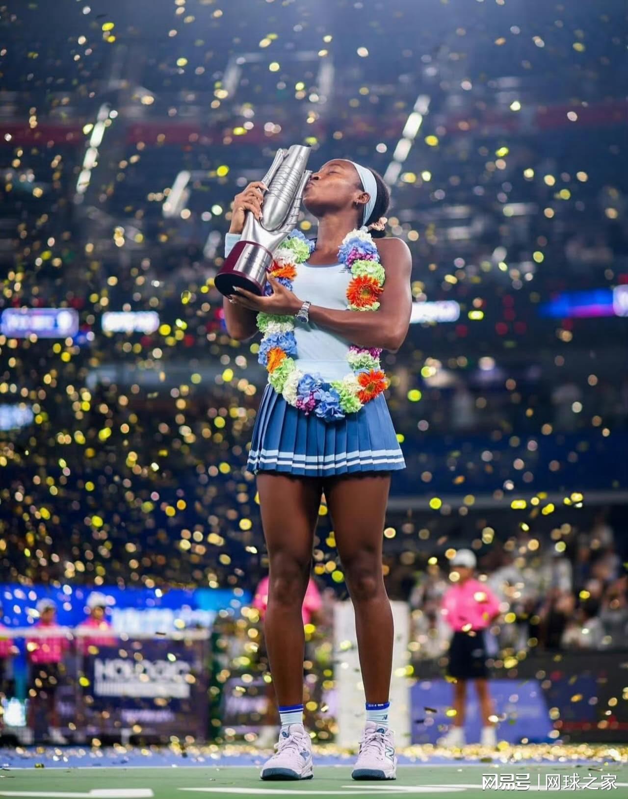 ue, 高芙微笑着 ue, 高芙微笑着